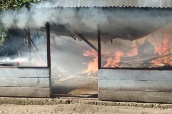 Ditinggal pemilik, satu rumah di Meltim Talaud ludes dilahap api