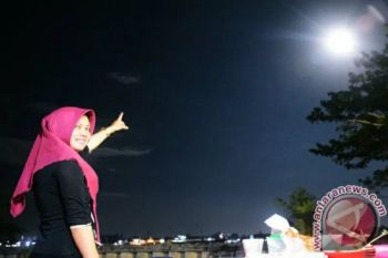 Saksikan "supermoon" pink terbesar malam ini