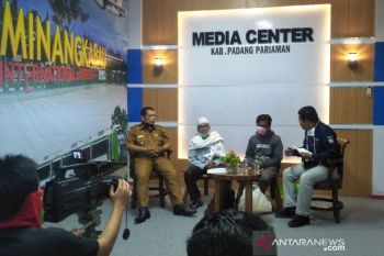 Seniman Padang Pariaman ajak nagari produksi APD