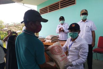 Eks transmigran di Sigi dapat bantuan dua ton beras