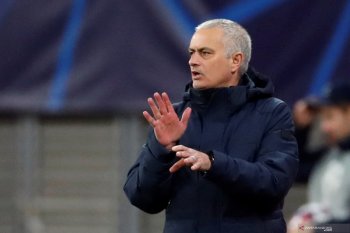 Mourinho dan beberapa pemain Spurs dikabarkan langgar aturan social distancing