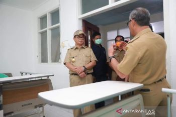 Gubernur keluarkan kebijakan pantau warga dari area transmisi Corona
