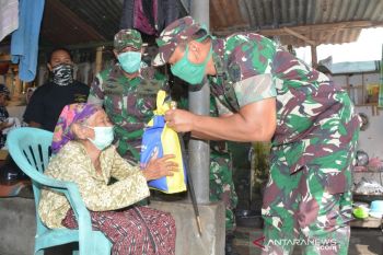 Korem 162/WB bersama Inti NTB menyalurkan bantuan sembako