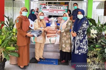SMKN 2 Pariaman serahkan APD untuk RSUD Pariaman