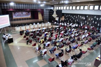Hadapi COVID-19, Bupati Inhil kumpulkan pelaku usaha