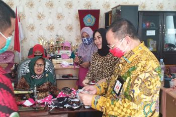 6.500 masker diproduksi  TP-PKK Mandau untuk masyarakat
