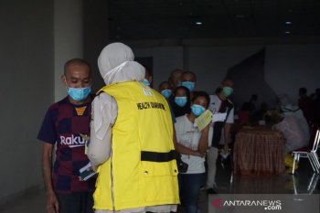 Ratusan TKI dari Malaysia yang pulang ke Sumut langsung dikarantina di dua lokasi