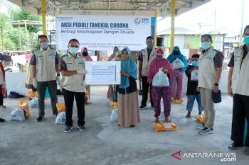 YBM PLN Sulselrabar bagikan bahan pokok bagi dhuafa