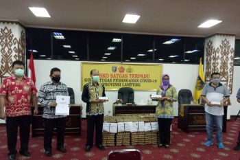 Pinsar Petelur Lampung bagikan 3.000 telur ayam untuk tim medis