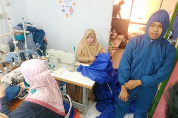 UMKM di Makassar produksi APD bagi tenaga medis