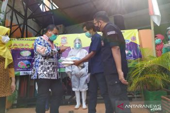 Jurnalis Peduli Kemanusiaan salurkan bantuan APD di Puskesmas