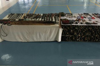Aparat gabungan TNI/Polri patroli rutin di jalur perlintasan KKB