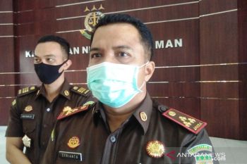Kejari Pariaman awasi pembagian beras kepada warga terdampak COVID-19