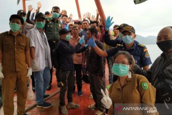 Warga Natuna tolak karantina ABK asal Vietnam