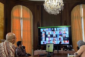 Dubes-mahasiswa Indonesia di Paris gelar bincang COVID-19