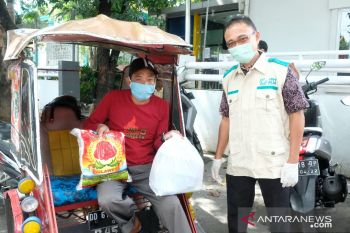 PLN Sulselrabar salurkan bahan pokok untuk kaum dhuafa terdampak COVID-19