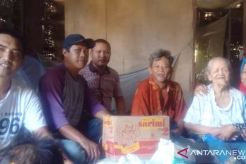 Paguyuban "Pawon Kidul" Sidomulyo salurkan bantuan untuk warga kurang mampu