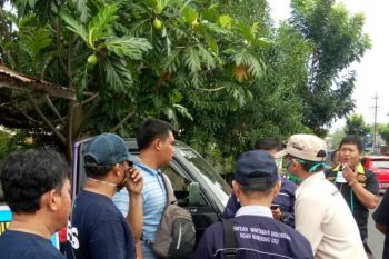 Forum Jurnalis OKU bagikan sembako kepada warga di tengah paparan COVID-19