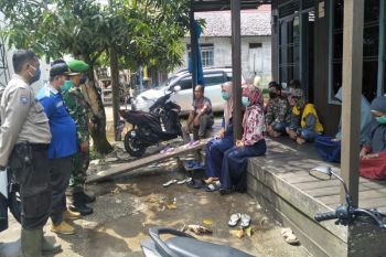 Cegah COVID-19, Danramil Teweh Tengah dan muspika terus imbau warga