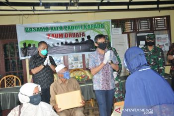 Gubernur Sumbar serahkan sembako pada panti asuhan terdampak COVID-19
