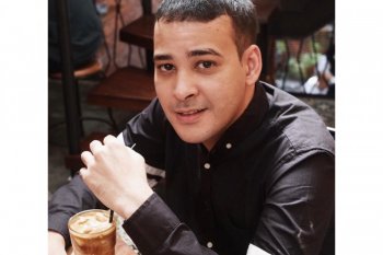 Lewat medsos, Riza Shahab bantah ditangkap polisi: "Saya sekarang di Jember"