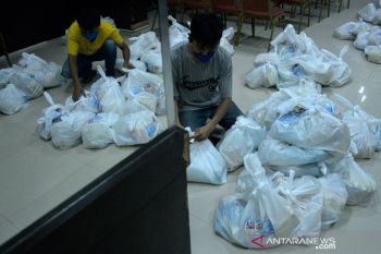 Bantuan bahan makanan pokok untuk mahasiswa rantau