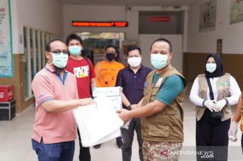 Pemprov Sulsel distribusikan  APD produksi UMKM di dua RS