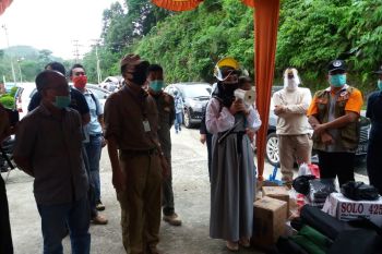 Bupati Hendrajoni kunjungi posko pengawasan COVID-19 di perbatasan