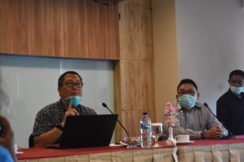 Pemerintah Papua distribusikan  APD dan alat tes cepat