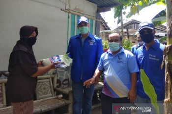 Legislator di Bantul bagikan 100 paket beras ke warga terdampak COVID-19