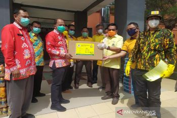 Golkar bantu APD Tenaga Medis ke RSUD Sultan Imanuddin Pangkalan Bun