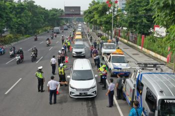 Posko sterilisasi di pintu masuk Surabaya kembali beroperasi