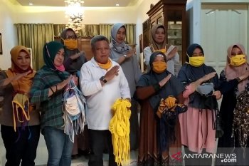 Bupati apresiasi konveksi perempuan terus produksi masker kain cegah Corona