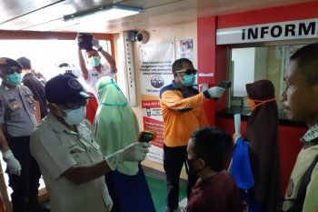 Pelni labuhkan KM Kelud karena petugasnya PDP