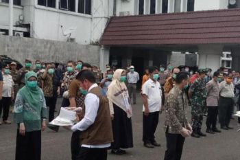 Gubenur Sumsel berikan vitamin dan masker kepada petugas kesehatan
