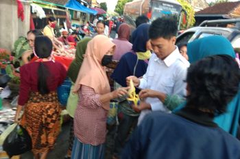 Kelompok pemuda tergabung dalam "Relawan Solidaritas OKU Sehat" bagikan 1.000 masker