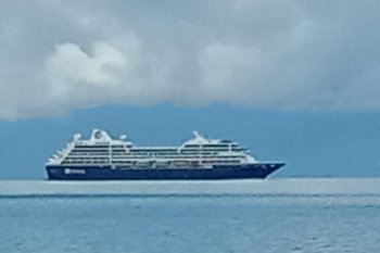 Kapal pesiar misterius melintas di perairan Raja Ampat