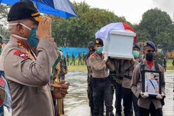 Kapolda dan Pangdam lepas jenazah tiga polisi korban bentrokan