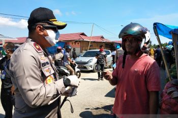 Polda Sulbar dan Pemkab Mamuju bagikan 10 ribu vitamin kepada warga