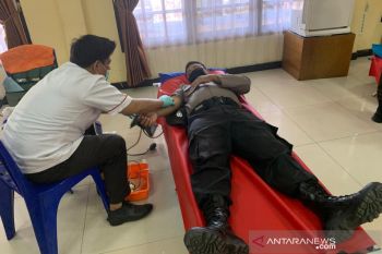 Puluhan personel polisi dan ASN Polda Sulteng donor darah