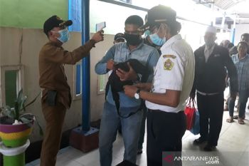 Puluhan penumpang kapal di Karimun dikarantina cegah COVID-19