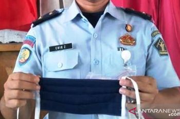 Warga binaan Lapas Padang diberdayakan membuat masker dan APD