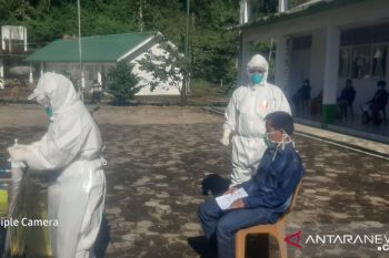 16 orang diperiksa di Pasaman Barat karena diduga kontak dengan almarhumah positif COVID-19
