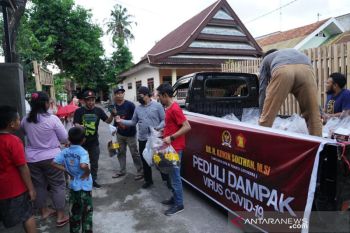Anggota DPR RI beri bantuan bagi warga terdampak COVID-19 di Bantaeng