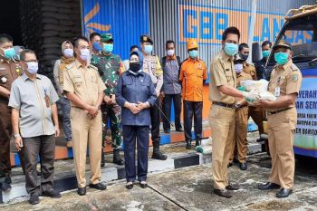 Babinsa siap bantu penyaluran sembako terdampak COVID-19 di Barut
