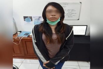 Seorang wanita cantik ditangkap polisi karena tipu dua  laki-laki di Muara Teweh