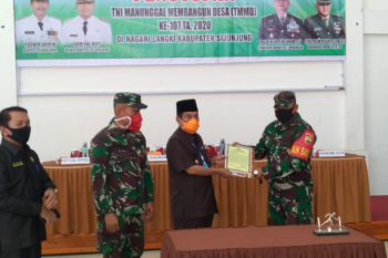 TMMD di Sijunjung resmi berakhir, bupati terima proyek dari Dandim
