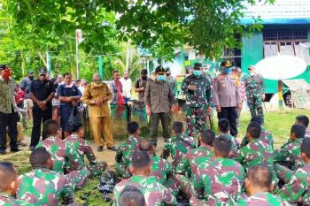 Pangdam XVII/Cenderawasih dan Kapolda  di Pos Yonif Kostrad 755/Yalet