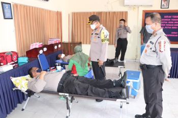 Polisi di Karimun gelar serangkaian bakti sosial penanggulangan COVID-19