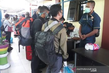 Bupati Karimun imbau warga tidak bepergian ke zona merah COVID-19